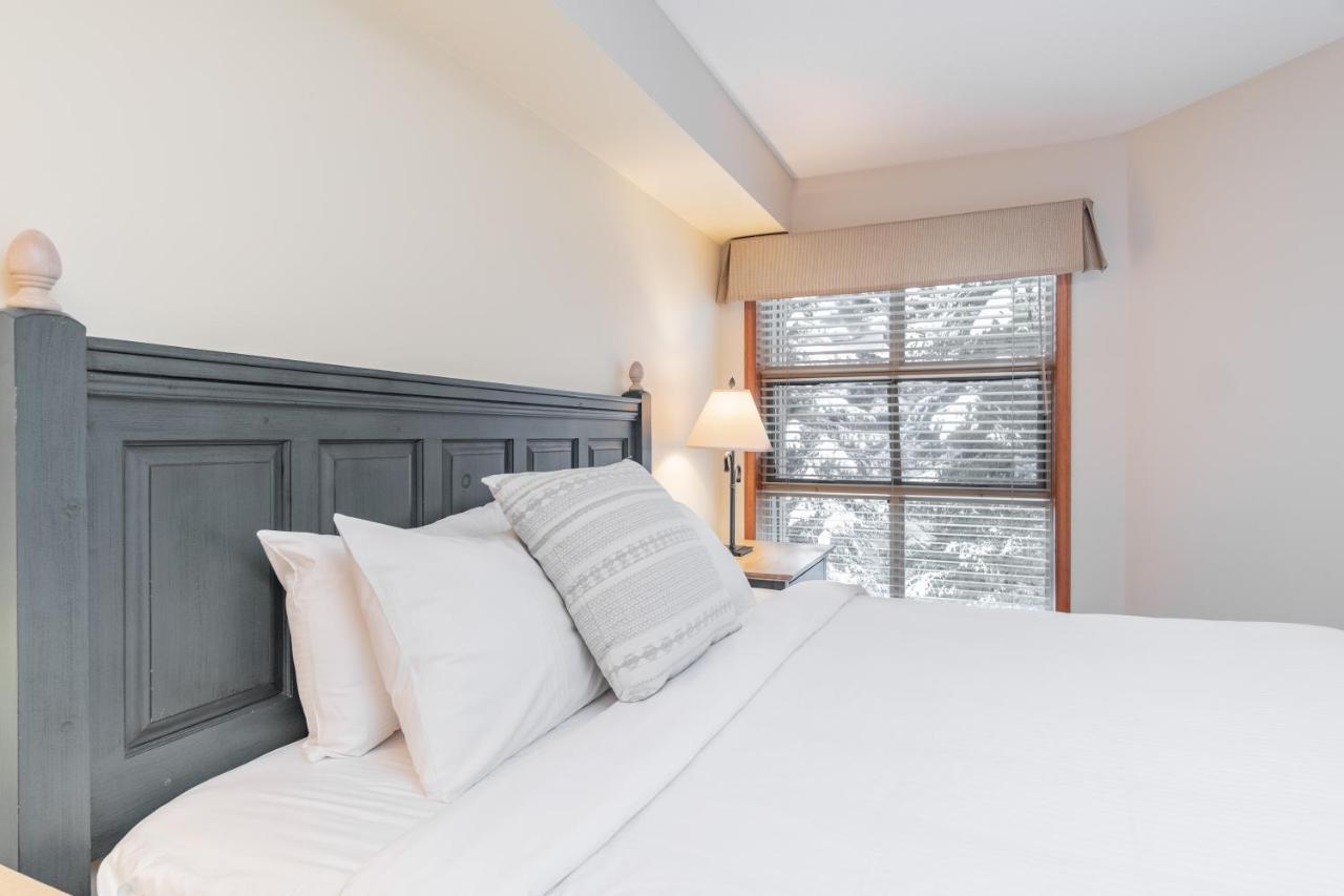 The Best Ski In Ski Out Two Bedroom Condo At Aspens Whistler Esterno foto